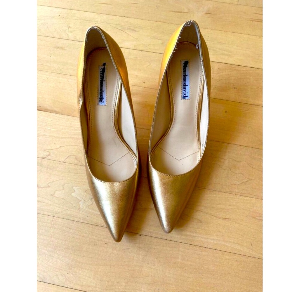 Charles David "Denise" Women's gold heel sz 9 Brand new pointed toe